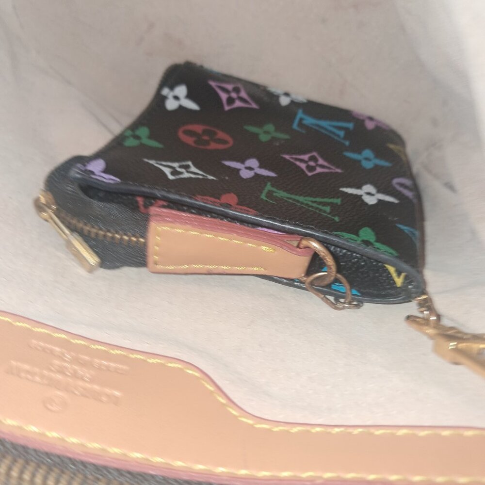 Really nice bucket style bag with change purse - image 9